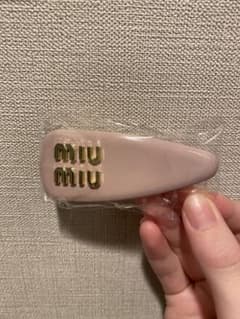 【新品】miumiu ミュウミュウ ヘアバレッタ レザーヘアクリップ　新品未使用のサムネイル