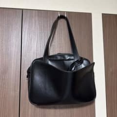 ブラックハンドバッグ シンプルデザインのサムネイル