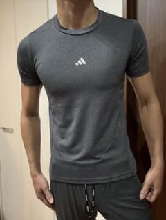 アディダスadidas フィットネス Tシャツ グレー　150 子供M 美品