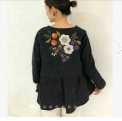 ビアズリー Beardsley トップスのサムネイル