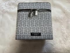 GIVENCHY 化粧箱のサムネイル