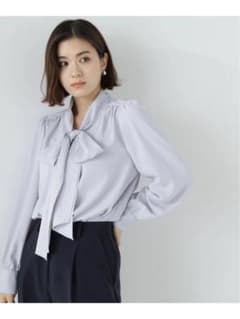 【NATURAL BEAUTY BASIC】ライトブルーリボンブラウスのサムネイル