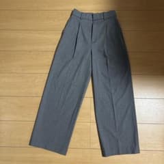ユニクロ　タックワイドパンツ グレー　XSのサムネイル