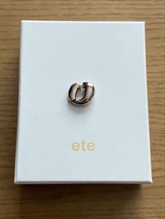 ete ロウ　ハグイヤリング　【片耳】のサムネイル