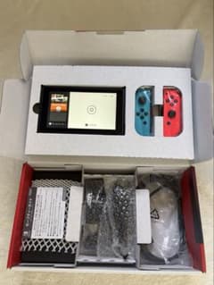 美品⭐︎使用回数数回のみのNintendo Switch 本体 付属品と箱付きのサムネイル