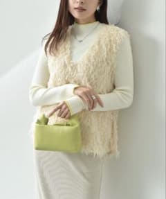 【ａｃｔｕｅｌ】フェザージャガードＶネックベスト美品のサムネイル
