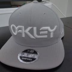 OAKLEY グレー スナップバックキャップ 9FIFTYのサムネイル