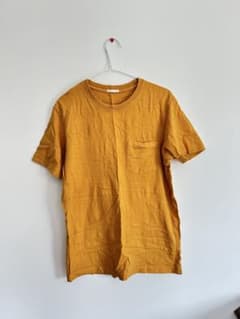 マスタード 半袖Tシャツ ポケット付き　GUのサムネイル