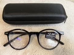 【ふーちゃん様専用】調光 紫外線で色が変わる老眼鏡 +2.00ブラックのサムネイル