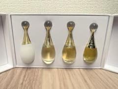 【新品未使用】 DIOR ≪ディオール≫ ノベルティ ミニ香水4本セットのサムネイル