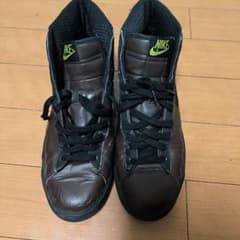 Nike ブラウン ハイカットスニーカーのサムネイル