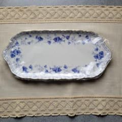 Narumi の青い花柄のサンドイッチトレイのサムネイル