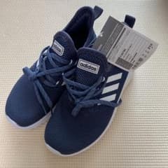 新品タグ付き　adidas スニーカー　フットウェア　21センチのサムネイル