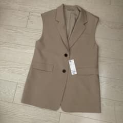 1880円にしました！GU ジレ　ベージュ　Mのサムネイル