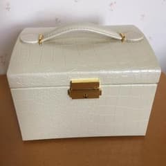 【 新品・未使用 】ジュエリーボックス クロコダイル柄 ホワイトのサムネイル