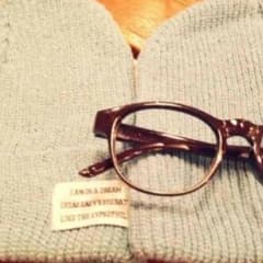 ニット帽 ダテメガネのサムネイル