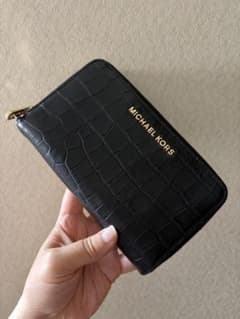MICHAEL KORS ブラックパスポートケースのサムネイル