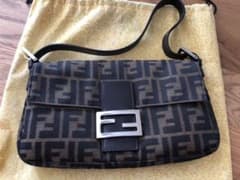 専用　フェンディ ズッカ柄 セミショルダーバッグのサムネイル