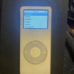 Apple iPod 4GB デジタルオーディオプレーヤーのサムネイル