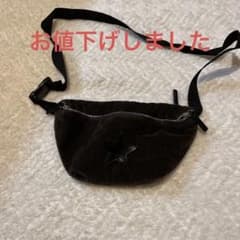 ダークブラウンのボディバッグですのサムネイル