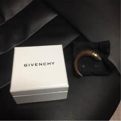 GIVENCHY イヤーマグネットのサムネイル
