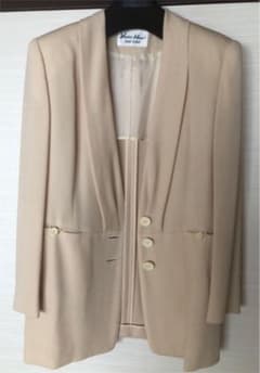 値下【美品】YUKIKO HANAI ジャケットのサムネイル