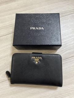 PRADA ブラック 二つ折り財布のサムネイル