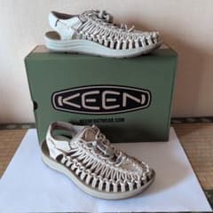 momo　KEEN UNEEK サンダル ベージュ momo様専用 KEEN UNEEK サンダル ベージュ - メルカリ