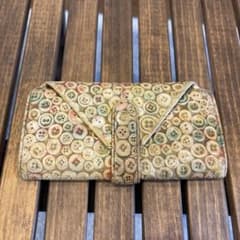 ボタン柄 長財布 ベージュ系のサムネイル