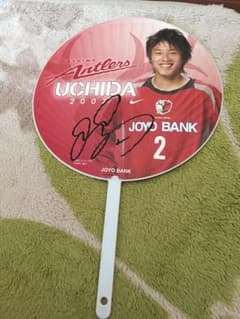 【タイムセール！早い者勝ち】内田篤人 うちわ 両面サイン付き サッカー 非売品のサムネイル