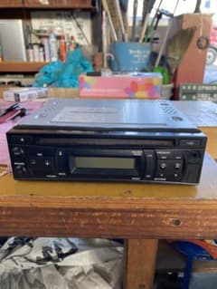 Clarion 24V  オーディオ　CDプレーヤー　ISUZU トラックのサムネイル