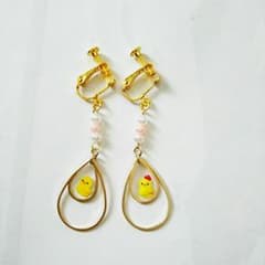 ハンドメイド☆イヤリング☆ひよこ☆レジンのサムネイル