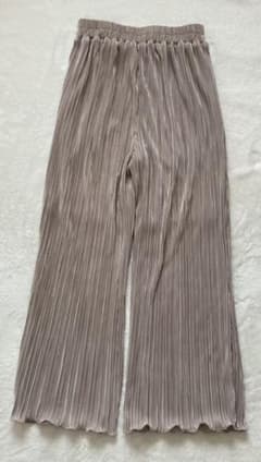 しまむら　プリーツパンツ　chiiiさんコラボのサムネイル