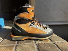 SCARPA GORE-TEX hiking boots in orange/gray
