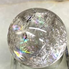 T1036-11 虹入り水晶スフィア アイリスクォーツ丸玉 天然石 - メルカリ