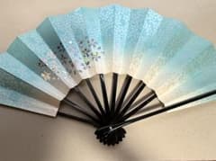 【箱付き 新品未使用】日本舞踊 舞扇子 水色・白 グラデーション 桜柄のサムネイル