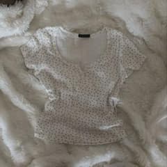 Brandy Melville 花柄 ヘンリーネック 半袖Tシャツのサムネイル