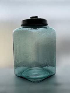 気泡たっぷりガラス瓶】昭和レトロ ブルー系 蓋付きガラス瓶 - メルカリ
