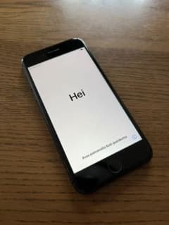 iPhone 8 Space Gray 64 GB auのサムネイル