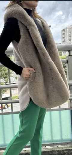 【美品】　MARIED’OR フード付きエコファーベストのサムネイル