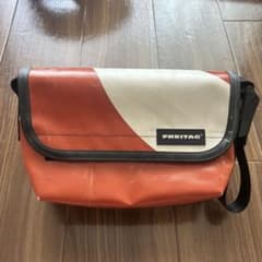 FREITAG メッセンジャーバッグ オレンジ/ホワイト - メルカリ
