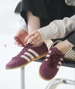 adidas スニーカーのサムネイル