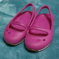 ともママ様ご検討中　crocsベビーサンダルのサムネイル