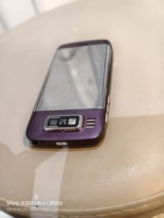 Nokia E72 本体 パープルのサムネイル