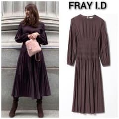 FRAY I.D フレイアイディー プリーツシャーリングワンピース ブラウン