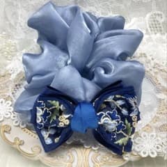 [No.105] インド刺繍リボン付きシュシュ ブルー系のサムネイル