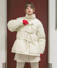 な*様 新品未使用タグ付き KBF フロントリボン中綿ジャケット アイボリーのサムネイル