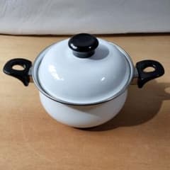 昭和レトロ　両手鍋　白色