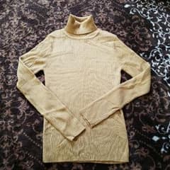 キャメル GU 新品 薄手のタートルネックのサムネイル