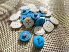 アンティークボタン　青5個白5個　1個40円10個のサムネイル
